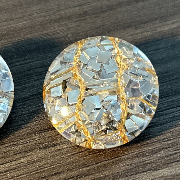 Vintage Silver Tinsel Confetti Lucite Clip On Earrings 1 1/8” - Picture 3 of 6